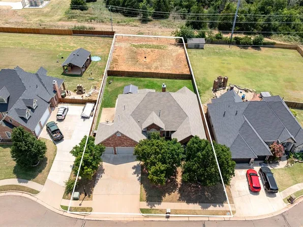 3308 Huntsman Ct, Edmond, OK 73003