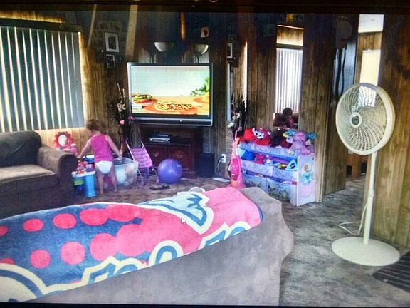 3rd image of 208 Village Cir