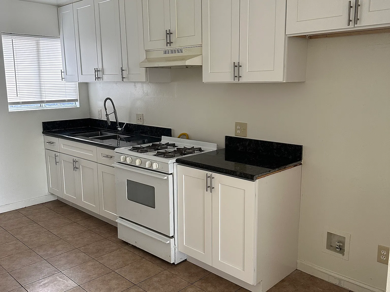 2 bed, 800 sqft, $1,100 — Photo 3