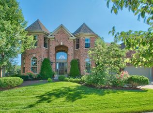 15 Mitchell Cir, Wheaton, IL 60189