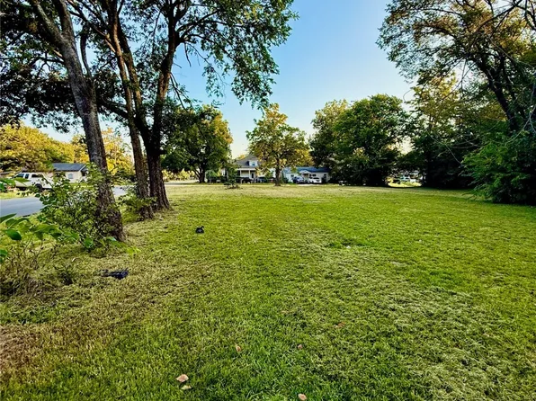 322 N Ash St, Ada, OK 74820