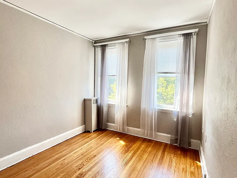 129 Chiswick Rd #13 — Photo 4