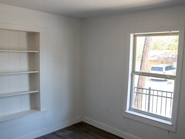 1603 W Laurel — Photo 12