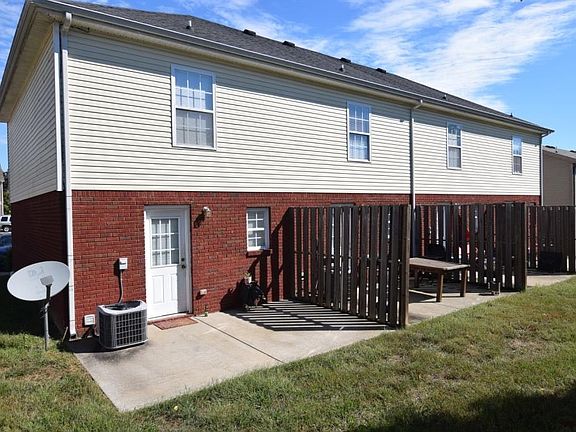 2nd image of 820 Oak Arbor Ct APT A