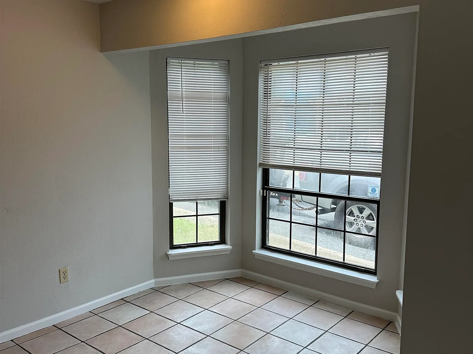 3 bed, 1110 sqft, $1,800 — Photo 3