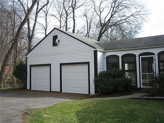 2nd image of 516 Park Ln