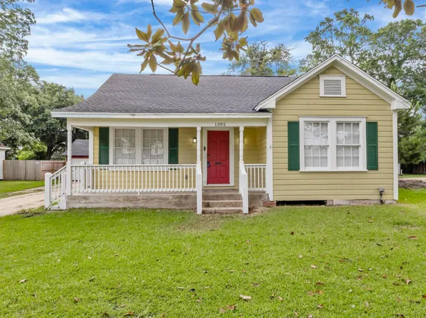 1382 Central Dr, Beaumont, TX 77706