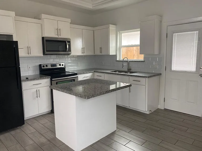 405 Rafael Dr #4 — Photo 2
