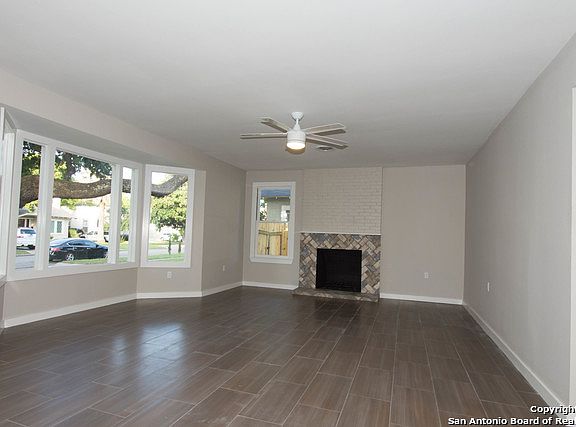 4th image of 1529 W Magnolia Ave
