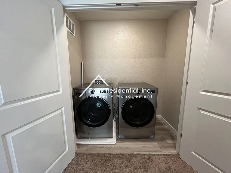 2808 Bedell St — Photo 10