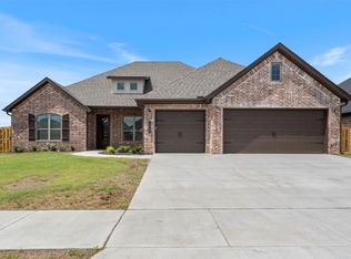 1340 Paragon Dr, Centerton, AR 72719