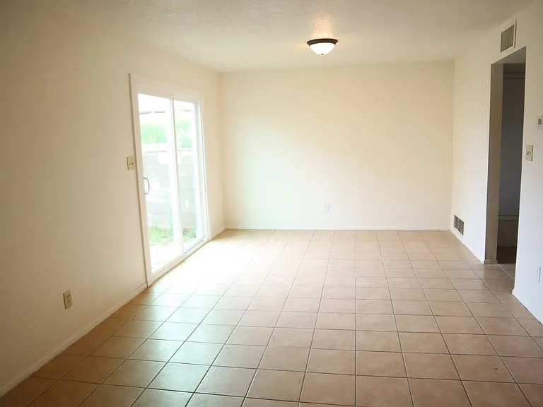 4241 Plaza Oro Loma #B — Photo 10