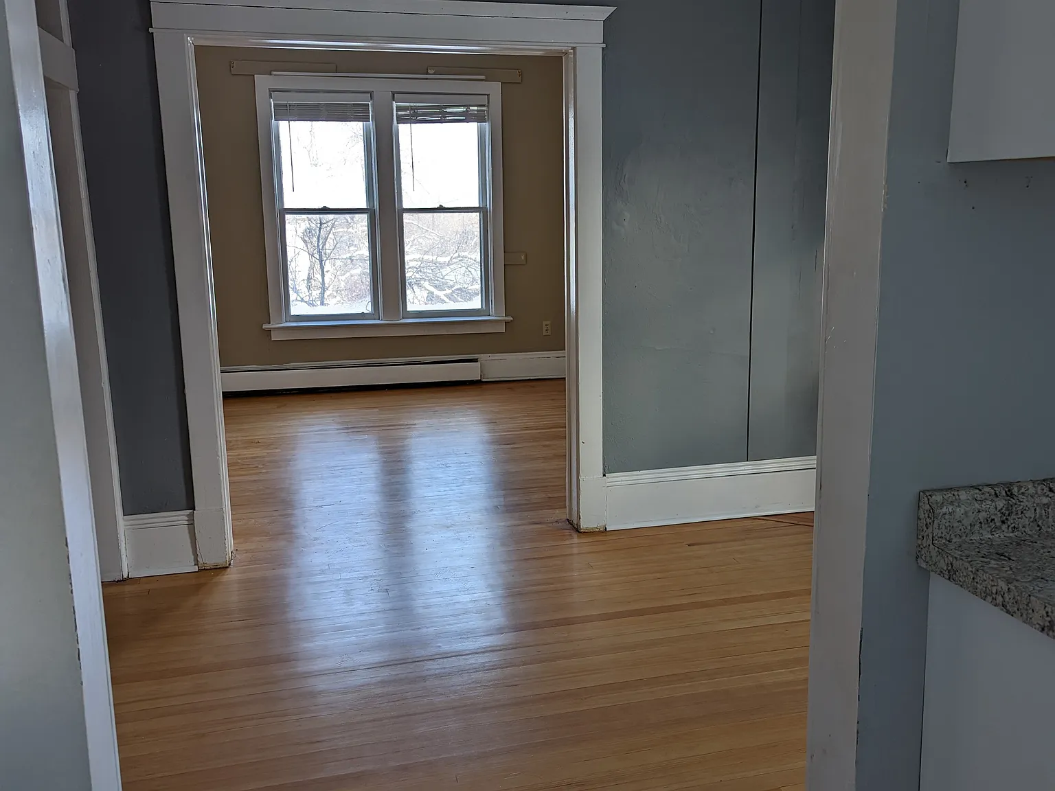 709 9th Ave — Photo 4
