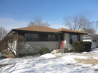 260 Rouse Ave, Mundelein, IL 60060