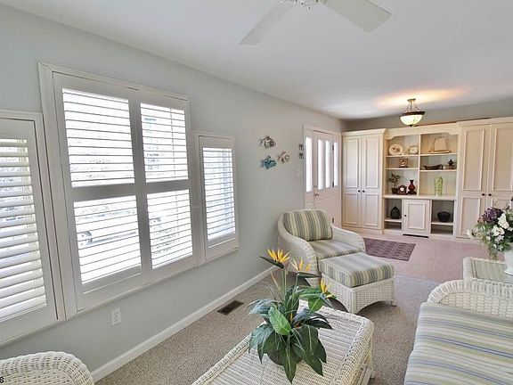 4th image of 920A Ocean Ave #D