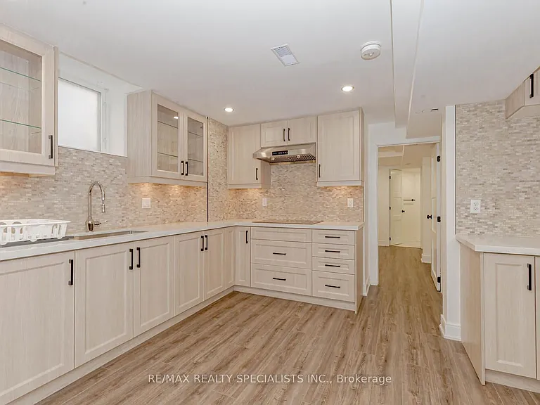 2535 Raglan Ct #LOWER — Photo 16