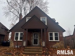 1013 N 2nd St, Clinton, IA 52732