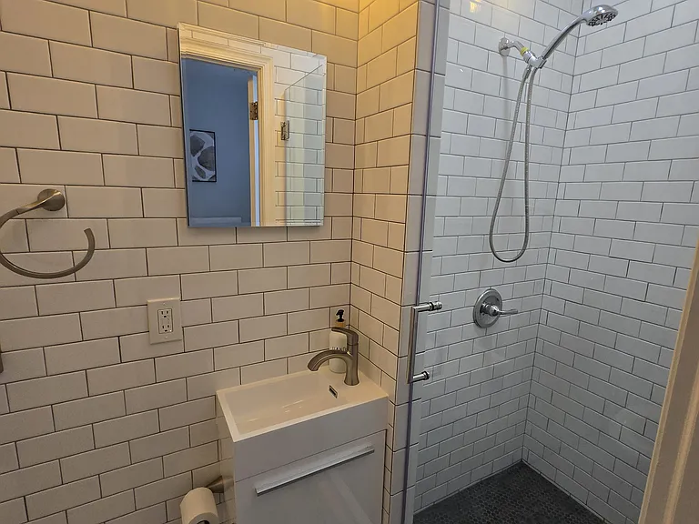 709 Pine St #202 — Photo 16