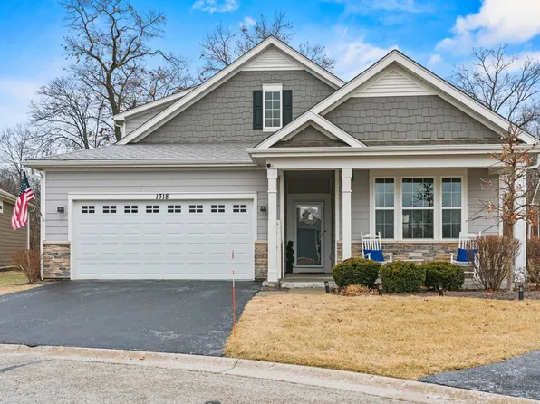 1318 Redtail Ln, Woodstock, IL 60098