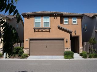 7041 N Oratorio Dr, Fresno, CA