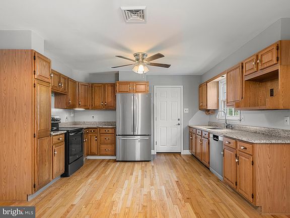 5th image of 111 Montgomery Dr