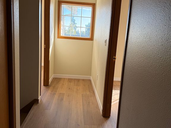 4th image of 305 E 52nd St