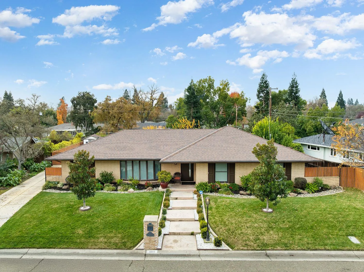 5015 Sudbury Way photo 1