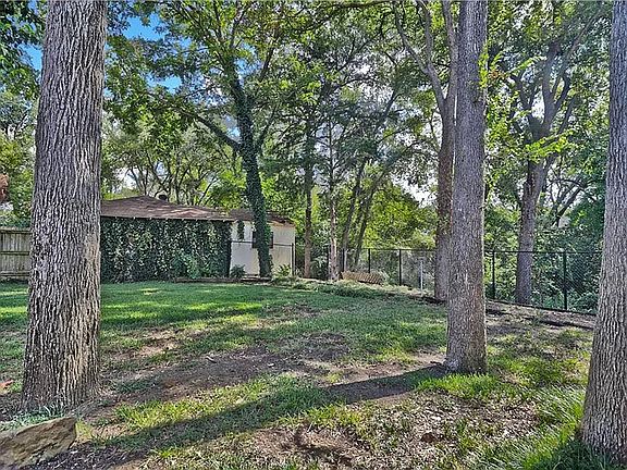 2nd image of 8315 Lullwater Dr