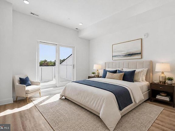 4th image of 2105 M St NE #Penthouse 4