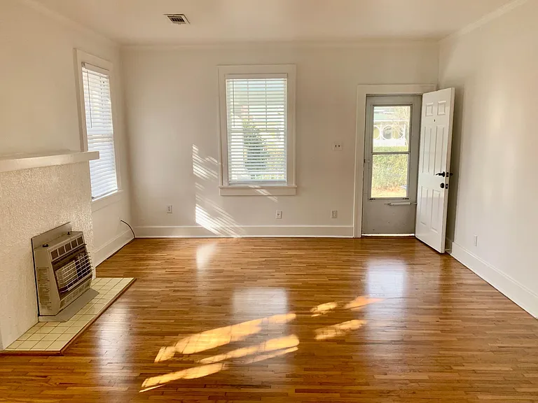 303 N Van Buren St — Photo 10