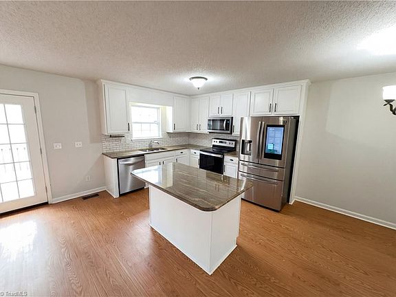 2nd image of 332 Cutty Sark Rd