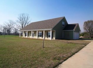 200 Riverside Ln, Natchez, LA 71456