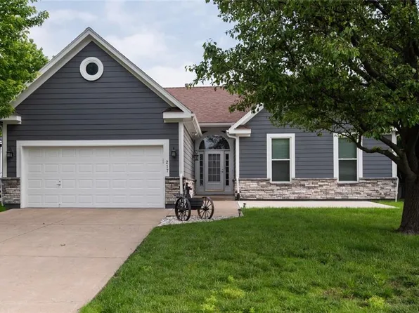 217 Edgewood Dr, Wellsville, KS 66092