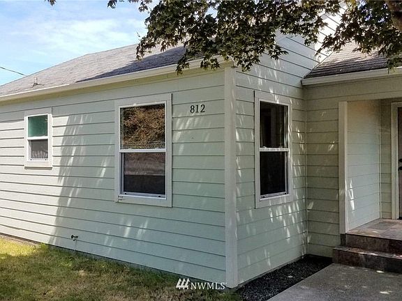 2nd image of 812 S Marion Avenue W