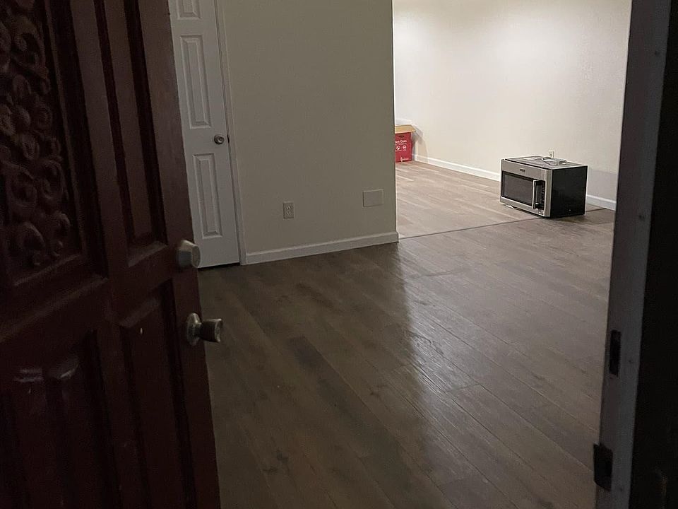1st image of 2806 Pepper Oaks Dr