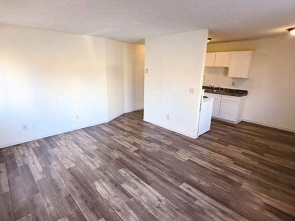 5th image of 1108 8th St SE APT 201