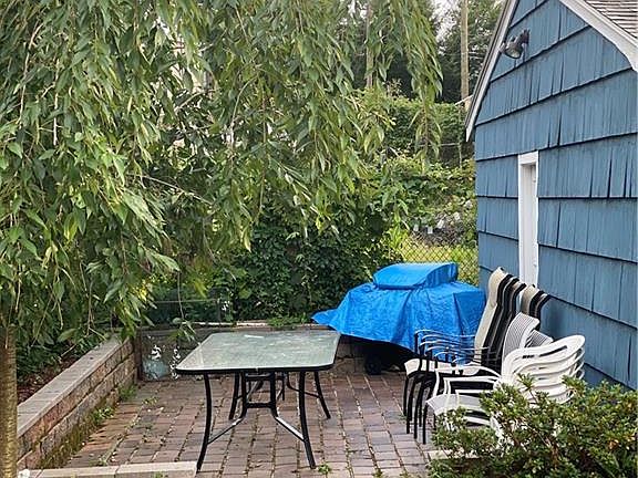 4th image of 18 Eldredge St