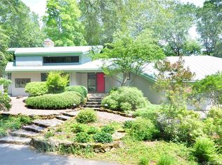 221 Deercliff Rd, Avon, CT 06001
