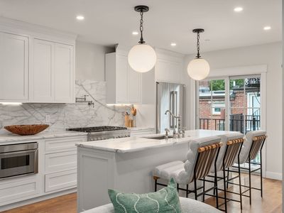27 Mystic St APT 2, Boston, MA, 02129