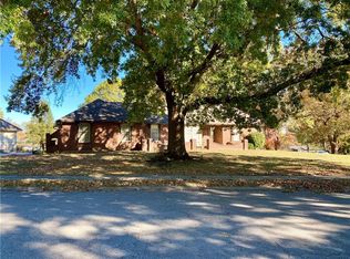 405 Meadow Ln, Raymore, MO 64083
