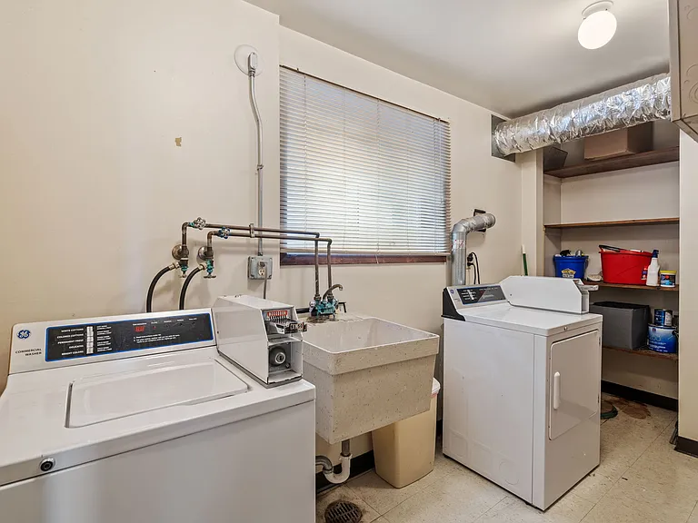 Arcadia Quadplex 2180 (laundry room)
