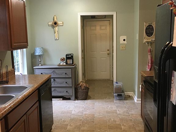 5th image of 328 Broadmore Dr