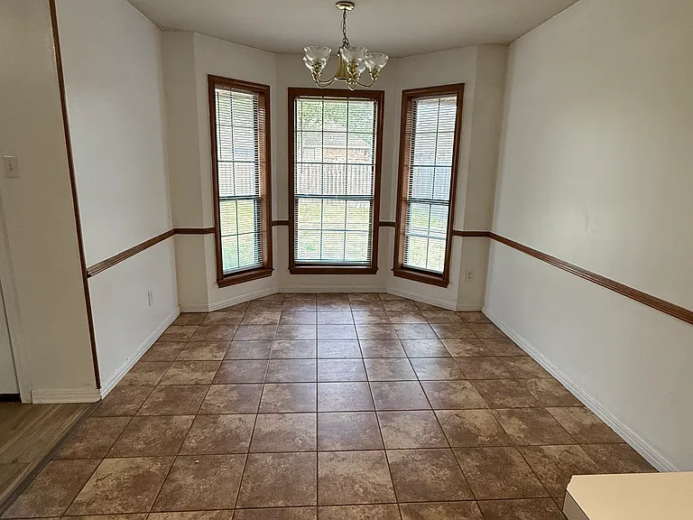 609 Castlebrook Dr — Photo 8
