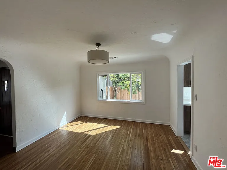 2335 Prosser Ave — Photo 3