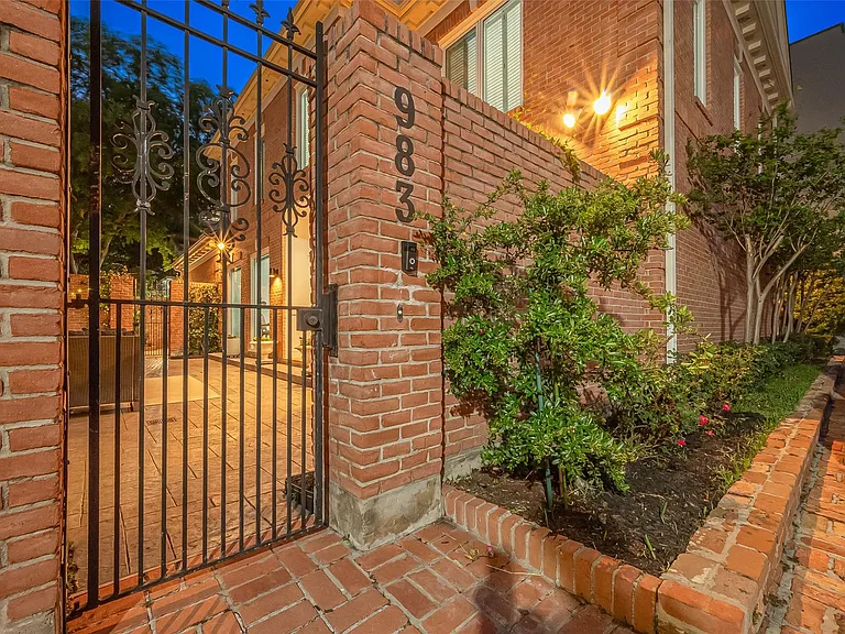 983 S Post Oak Ln — Photo 43