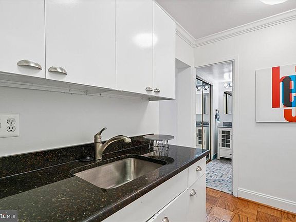 5th image of 922 24th St NW APT 415