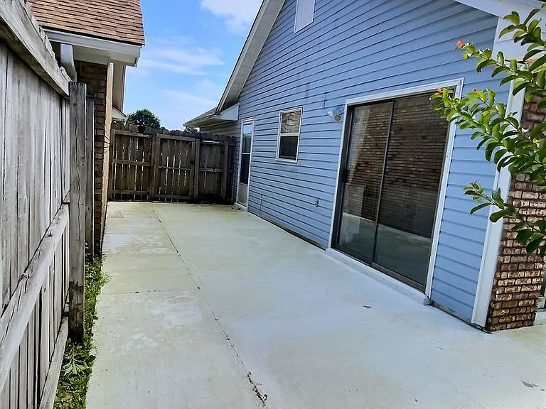 875 Laurelwood Dr — Photo 16
