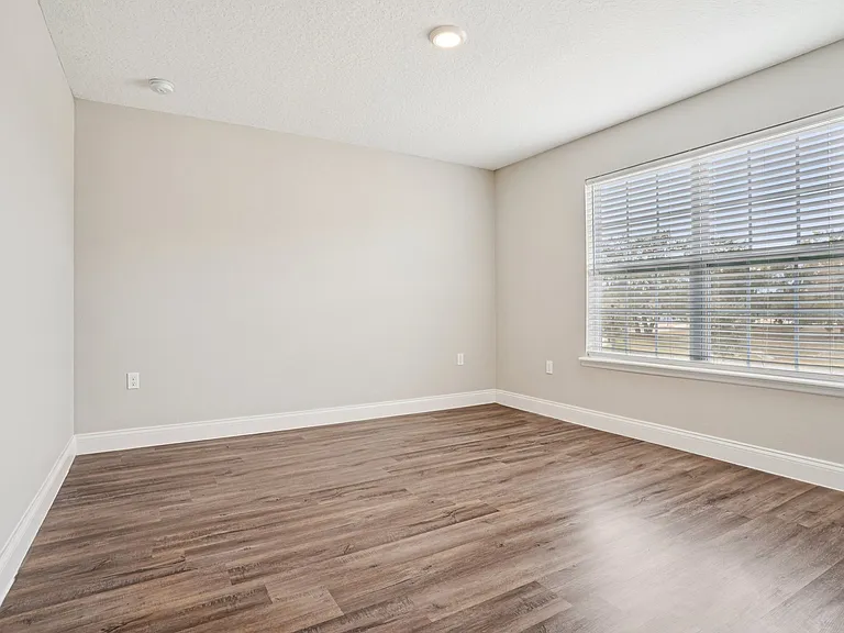 Eleven Oaks — Photo 48