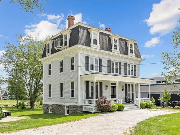 2951 E Main Rd #4, Portsmouth, RI 02871