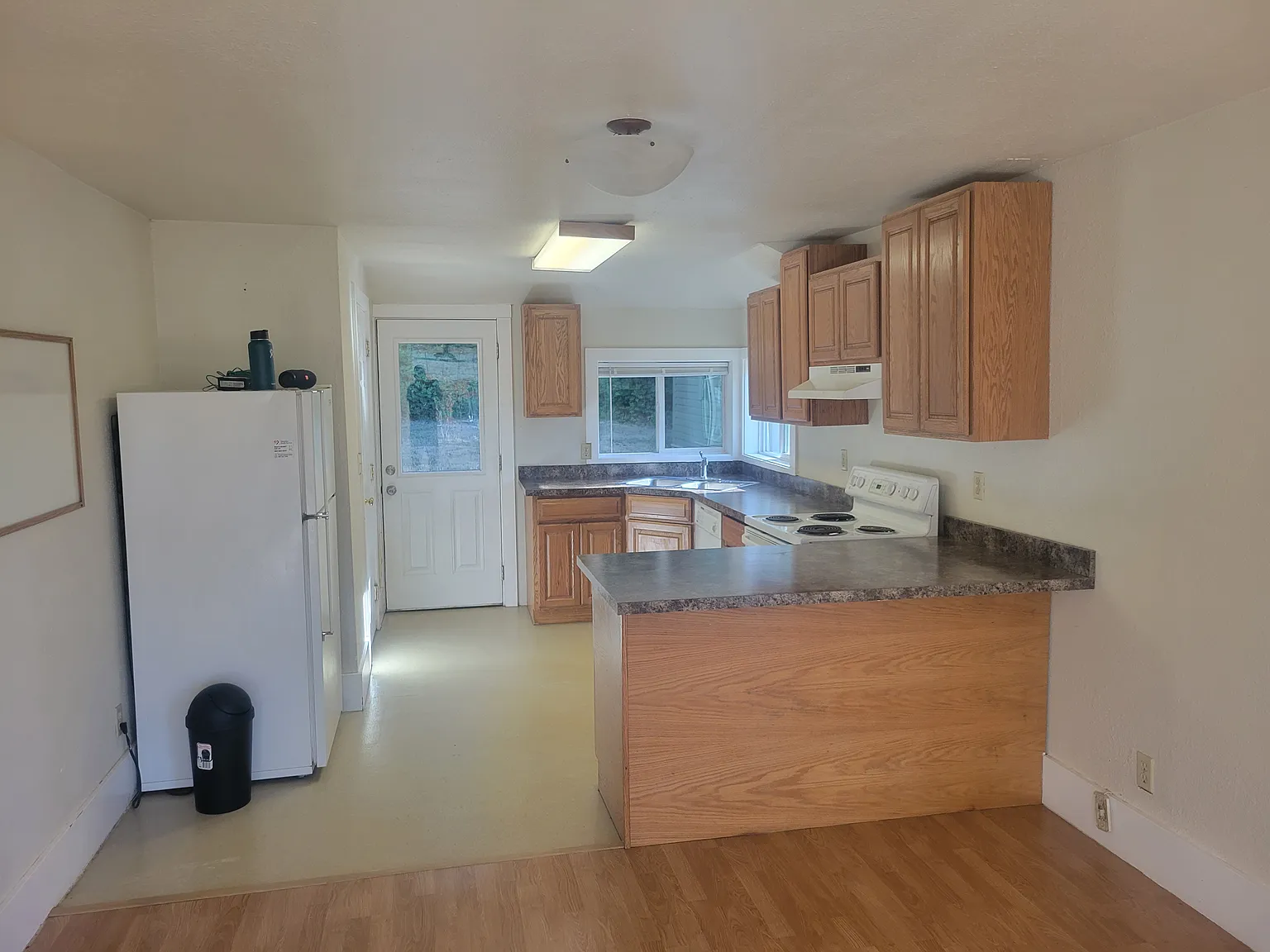 2 bed, 1060 sqft, $1,650 — Photo 2